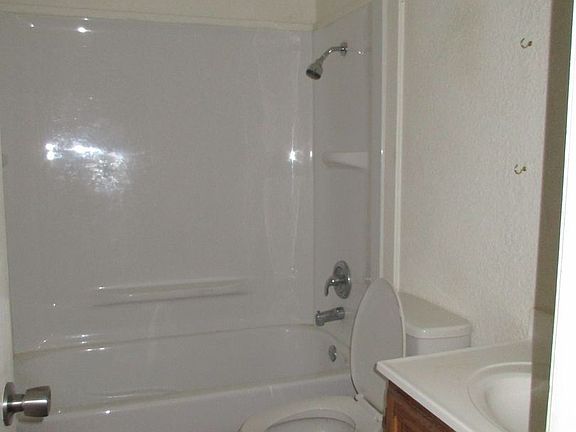 3rd image of 108 E Avenue B #8964193