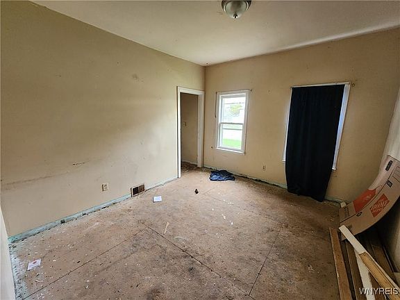 3rd image of 1551 Willow Ave