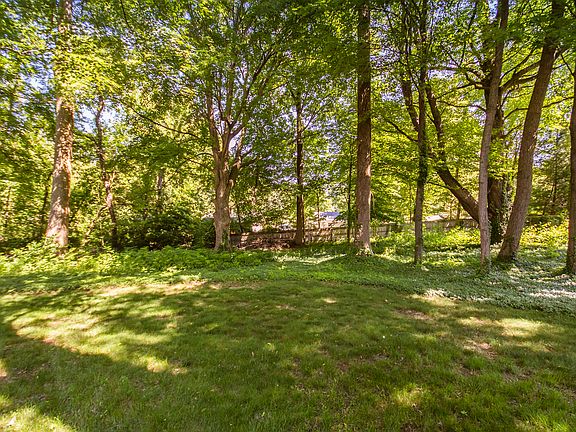 5th image of 1307 Heather Dr