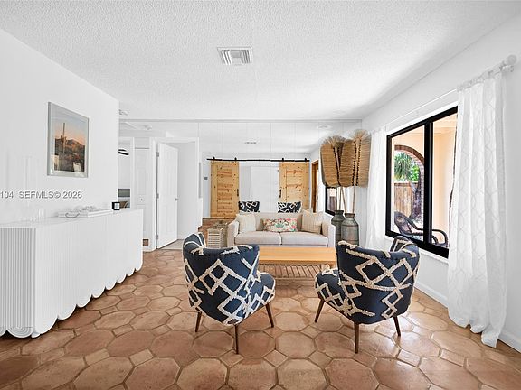 4th image of 121 NW 55th St