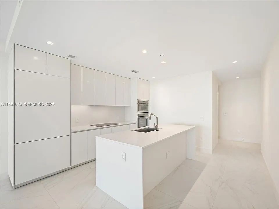 700 NE 24th St #4305