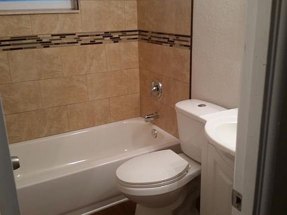 5th image of 10990 Oakdale Ter