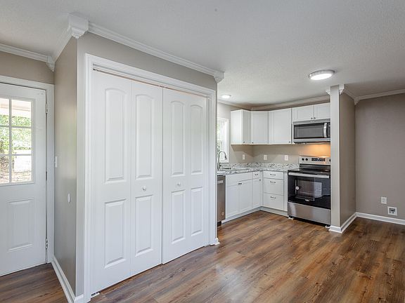 5th image of 424 Montclair Dr