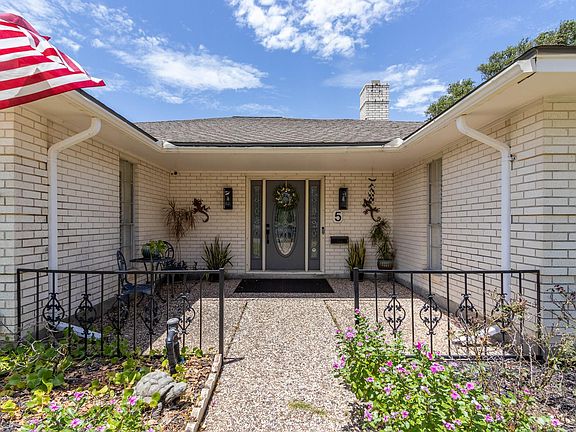 2nd image of 5 Colony Park Cir