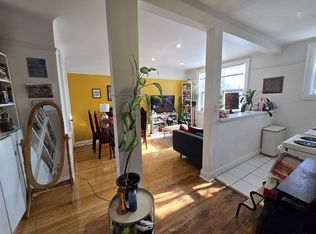 404 Spadina Rd #405, Toronto, ON M5P2W2