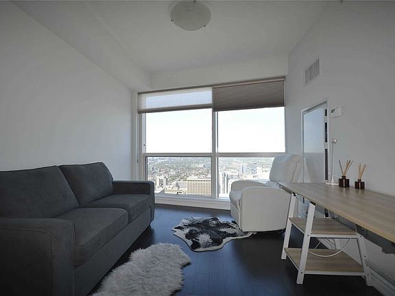 5th image of 386 Yonge St #5114