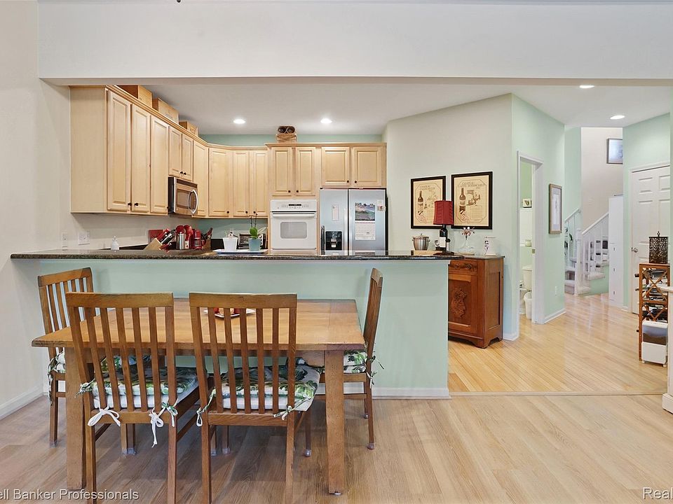 731 E Bluff Ct, photo 9