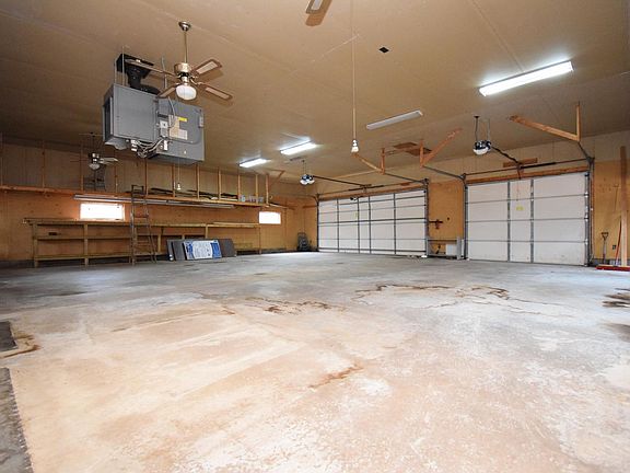 4th image of 3434 Chenoweth Dr