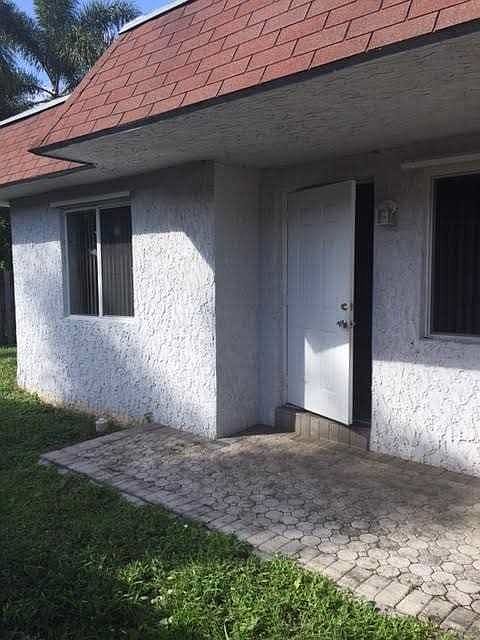 1st image of 5061 SW 40th Ave