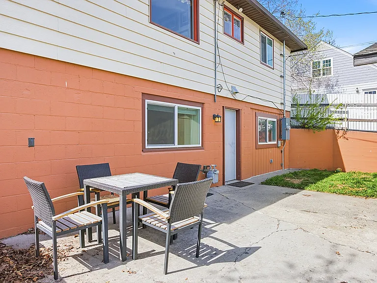 814 Stuart St — Photo 31