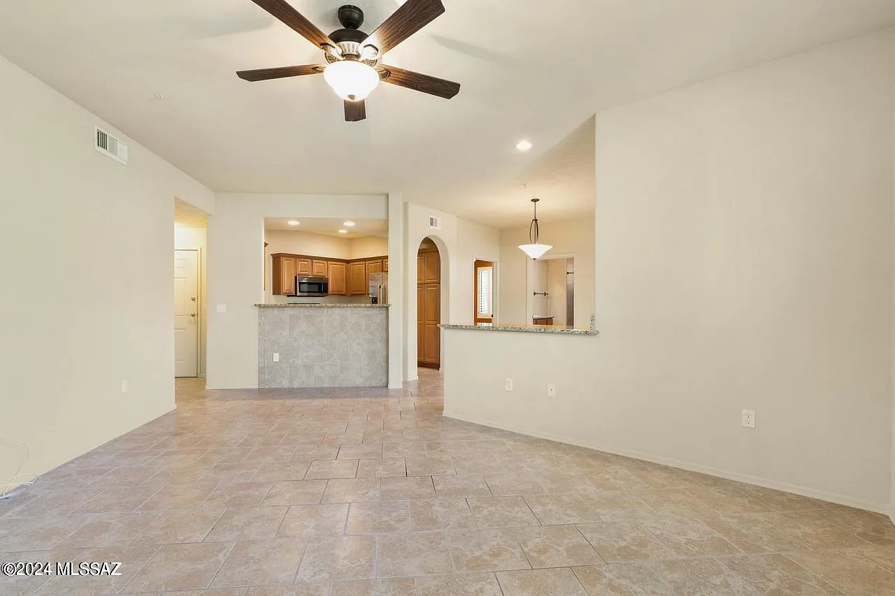 3 bed, 2.0 bath, 1296 sqft, $2,100 — Photo 3
