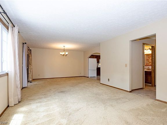 3rd image of 11936 Patroon Cir NW