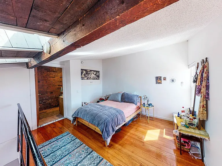 924 State St #5 — Photo 7
