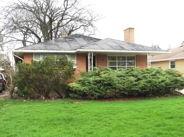 827 S Elmwood Ave, Waukegan, IL 60085