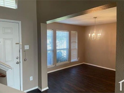 4th image of 800 Preston Dr