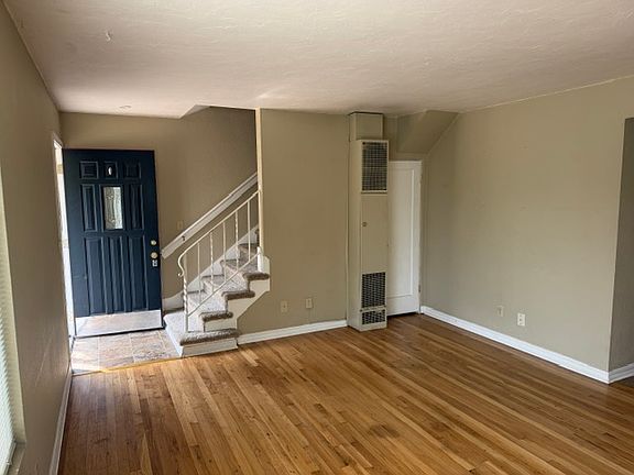 2nd image of 830 NE Killingsworth St APT 10