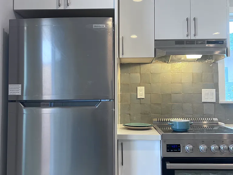 5444 Hazeltine Ave — Photo 7