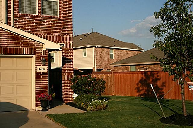 1st image of 1400 Ravenwood Dr