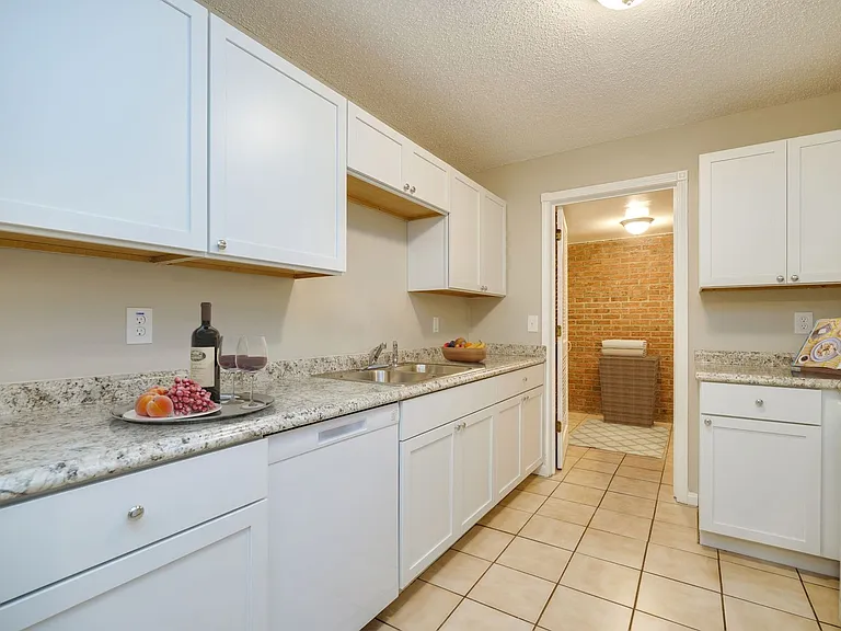 Summit Crossing Apartments — Photo 12