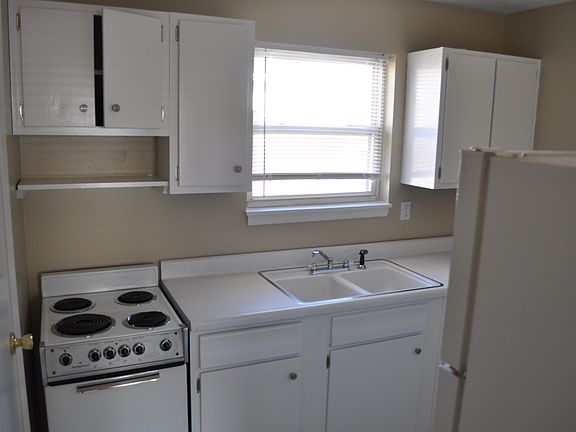 3rd image of 2516 Langdon Dr APT 4