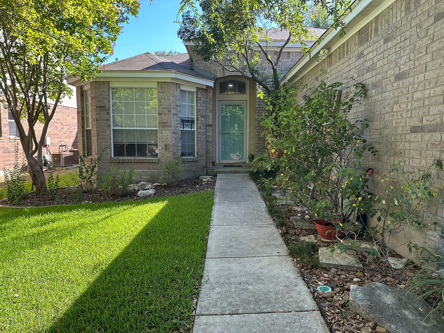3 bed, 1598 sqft, $1,950 — Photo 2