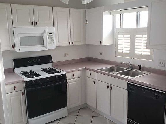 3rd image of 5950 Lake Bluff Dr Unit 501