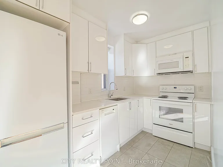 1291 Bayview Ave N #201 — Photo 9