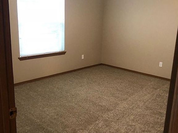 4th image of 305 S 3rd St #8649250