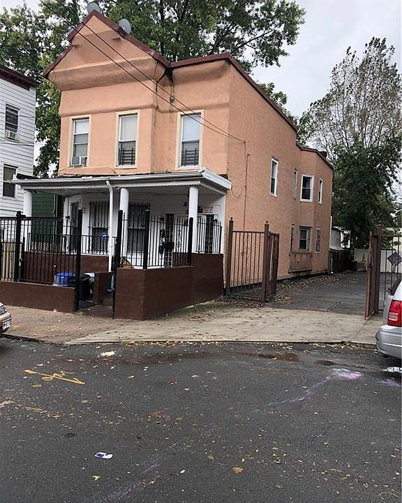 1st image of 3935 Barnes Ave