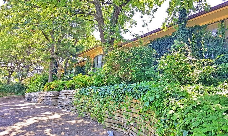 1st image of 908 Larkspur Ln