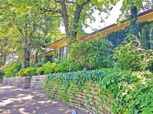 908 Larkspur Ln, Fort Worth, TX 76112