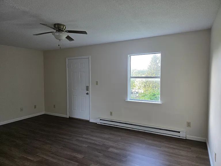 320 Hubbard St — Photo 30