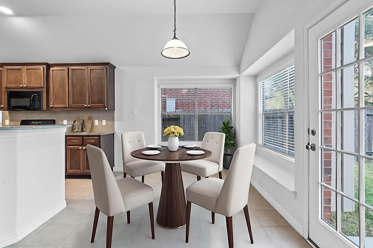 3 bed, 2.0 bath, 1885 sqft, $2,250 — Photo 4