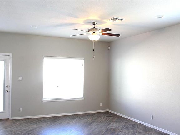5th image of 13241 Emerald Hills St