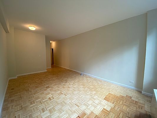 3rd image of 340 E 51st St APT 1B