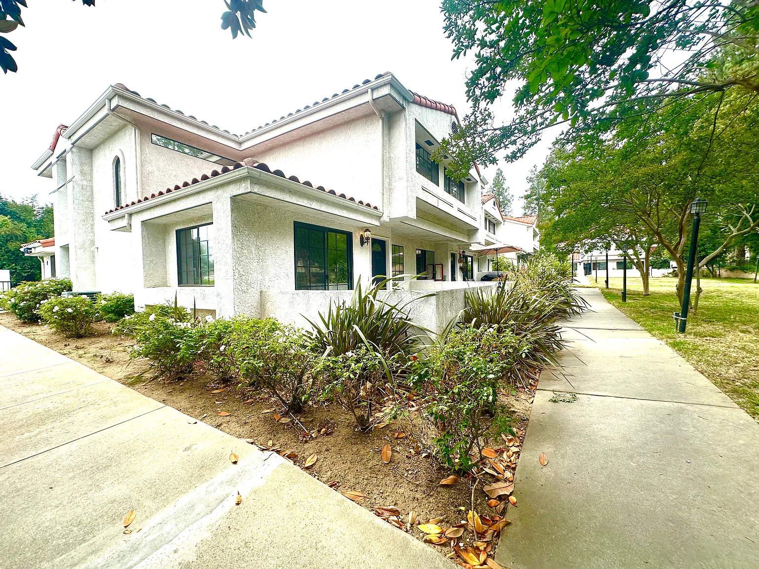 3 bed, 2.5 bath, 1402 sqft, $2,990 — Photo 1