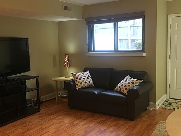 3rd image of 1219 W 70th St