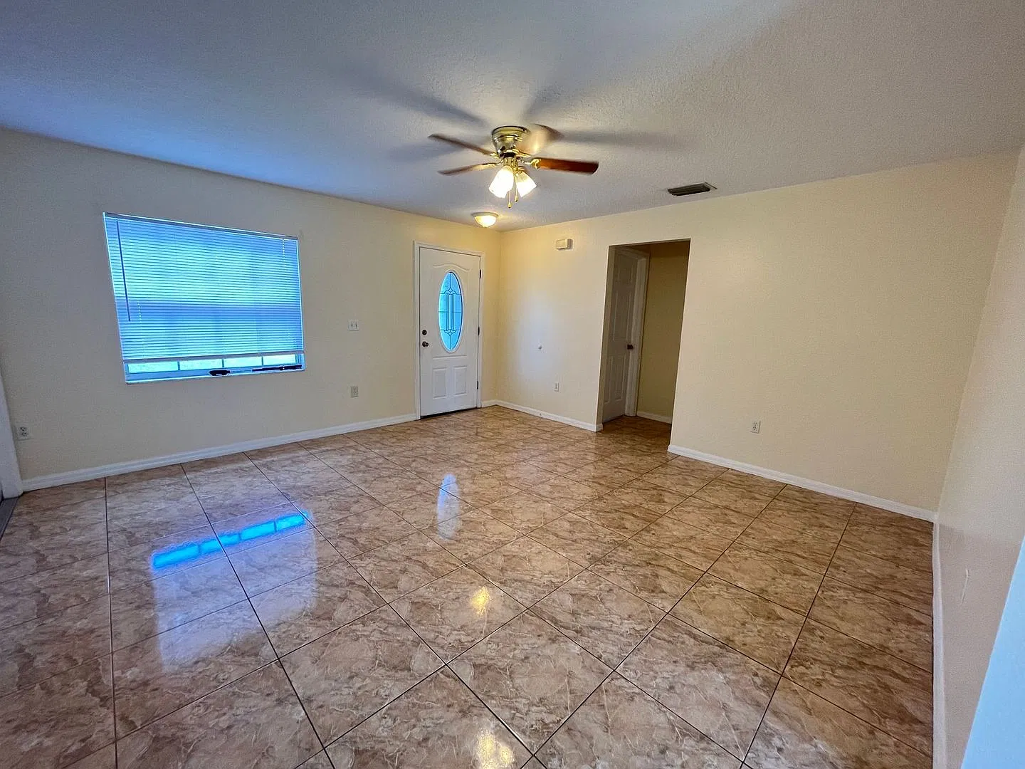 Best Value in Poinciana! Charming 3-Bedroom Home Near Everyday Conveniences! — Photo 4