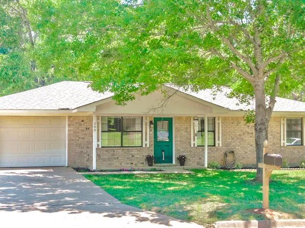 200 Buttermilk Dr, Palestine, TX 75803