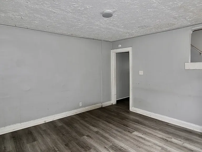 254 S Princeton Ave — Photo 9
