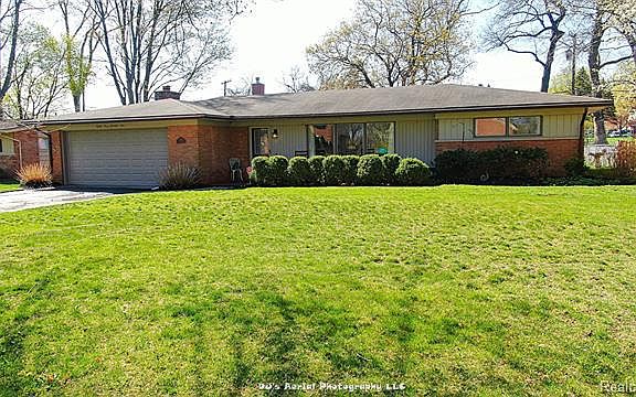 2nd image of 8371 Golf Lane Dr