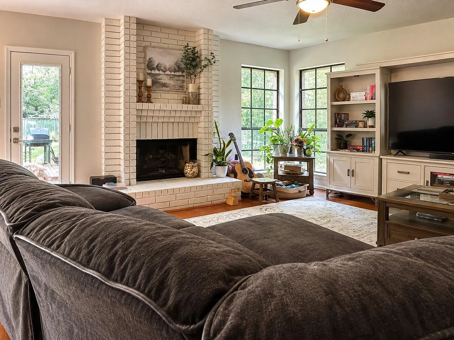 3 bed, 2.5 bath, 1948 sqft, $2,500 — Photo 4