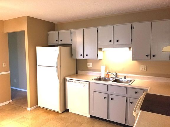 3rd image of 5292 Eaglesnest Dr Unit 39