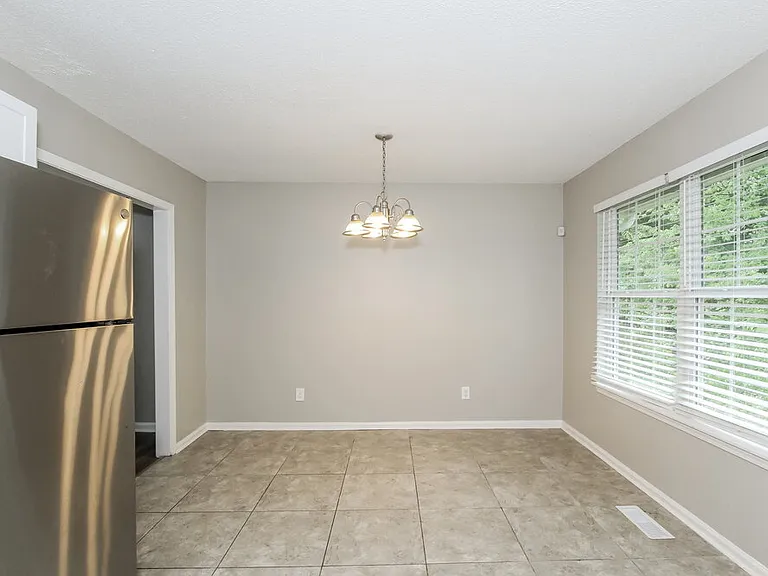 428 Willow Ln — Photo 7