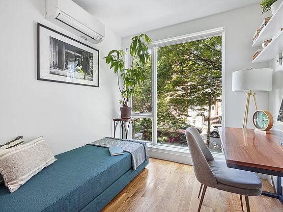2nd image of 138 Quincy St #2