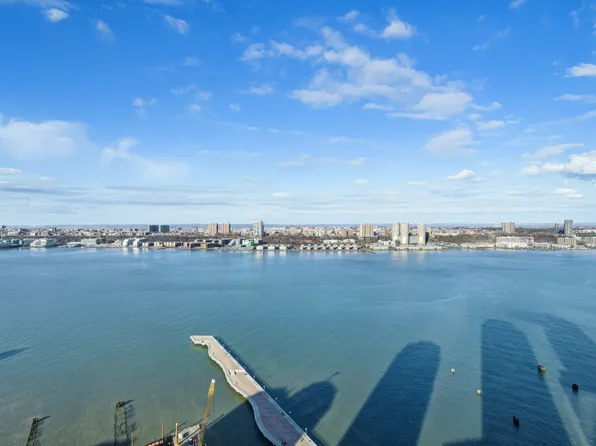 200 Riverside Boulevard image 14 of 29