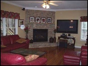 5th image of 601 Valley Hill Ln