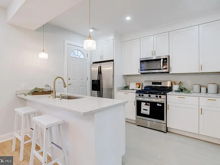 635 N Rosedale St — Photo 3