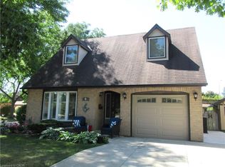 1 Agawam Ct, Hamilton, ON L8J1Z7