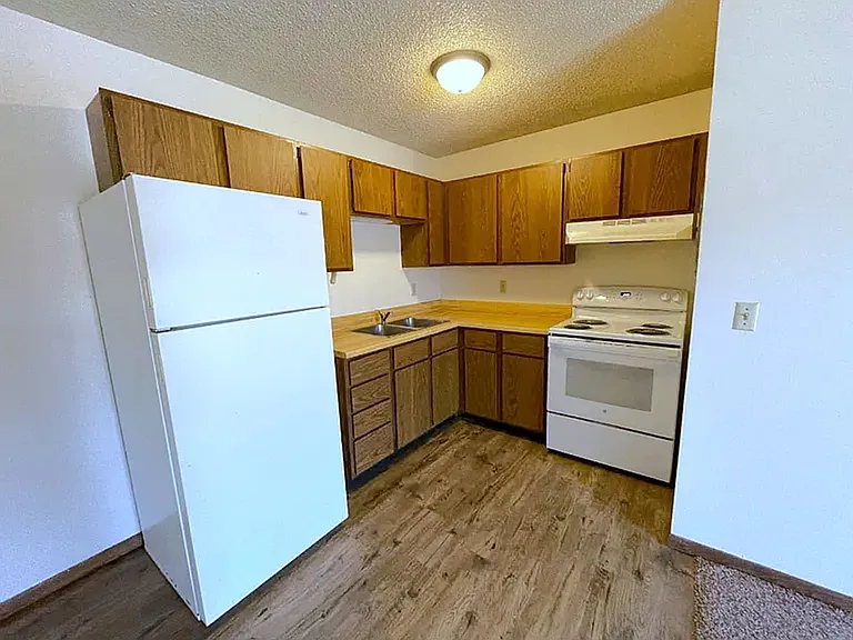 1153 Imperial Cir — Photo 2